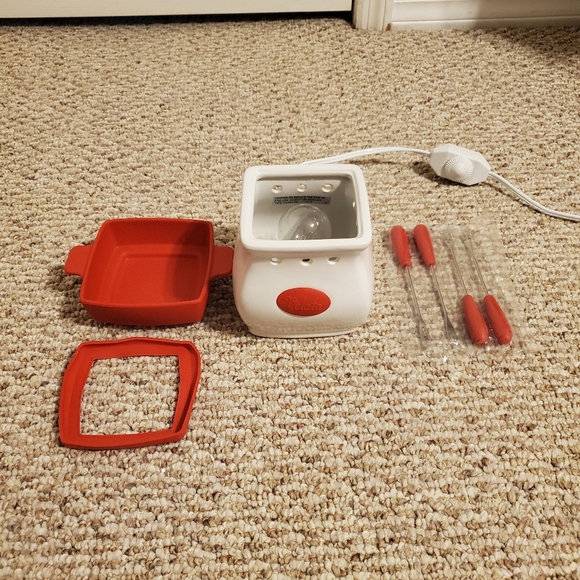 Velata Fun Fondue Warmer Maraschino Curve Red By Scentsy RETIRED - Picture 5 of 5